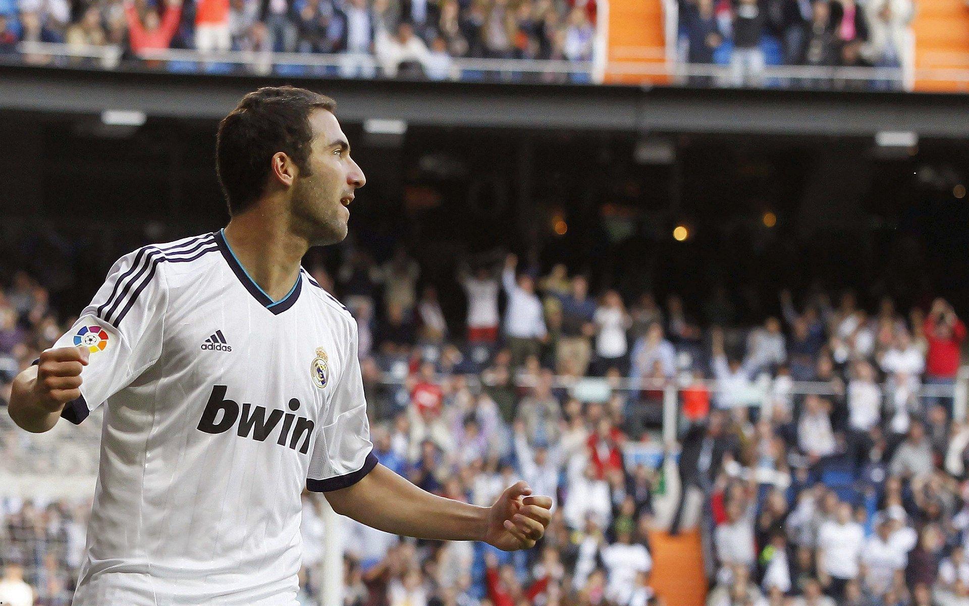 战术短板暴露！小雷直言枪手定位球防守体系存隐患，教练组光环下暗藏危机