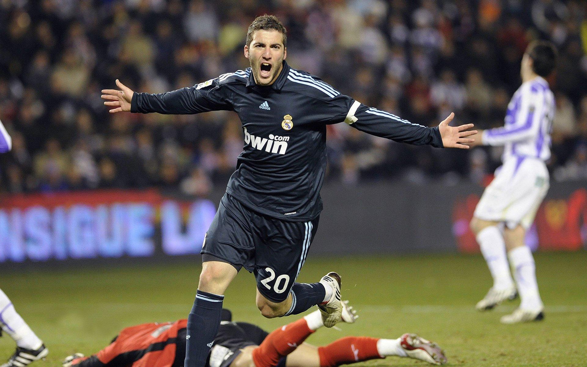 西甲焦点战VAR再引争议！费兰射门击中琼阿梅尼手臂，裁判认定非点球引众议